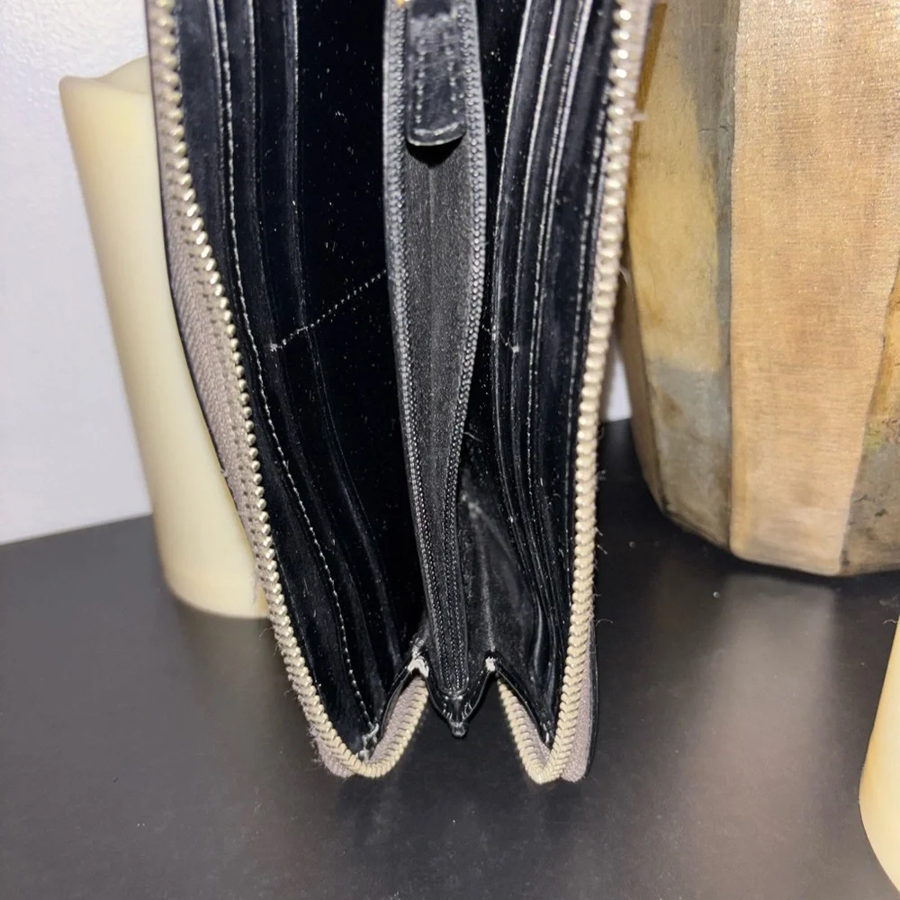 Authentic Marc Jacobs pebbled leather continental zip-around wallet